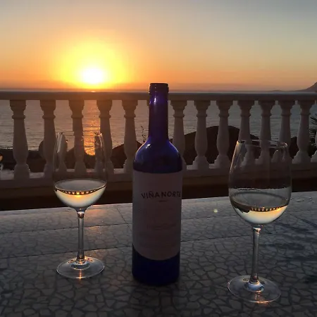 Panoramic Ocean View דירה